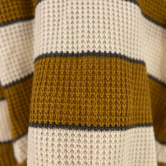 SO Oversized Sweater-Large - Picture 4 of 4